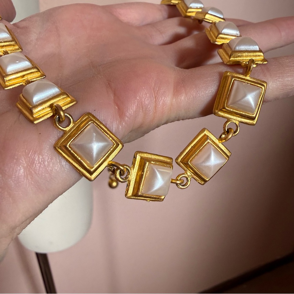 Vintage 1980 90 Art Deco revival Matte Gold Faux Pearl Mobwife wide Necklace